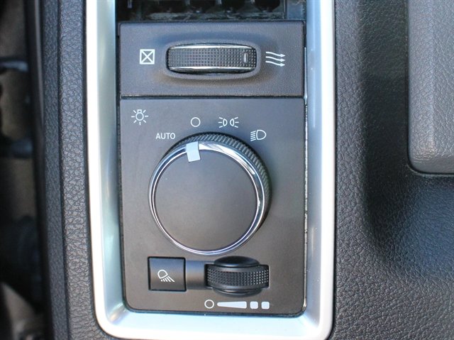 Used 2017 RAM 1500 Classic SLT AWD/4WD image 16