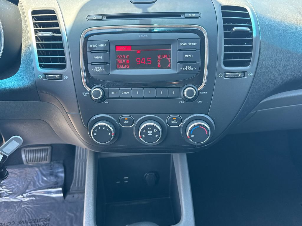 Used 2017 Kia Forte LX image 28