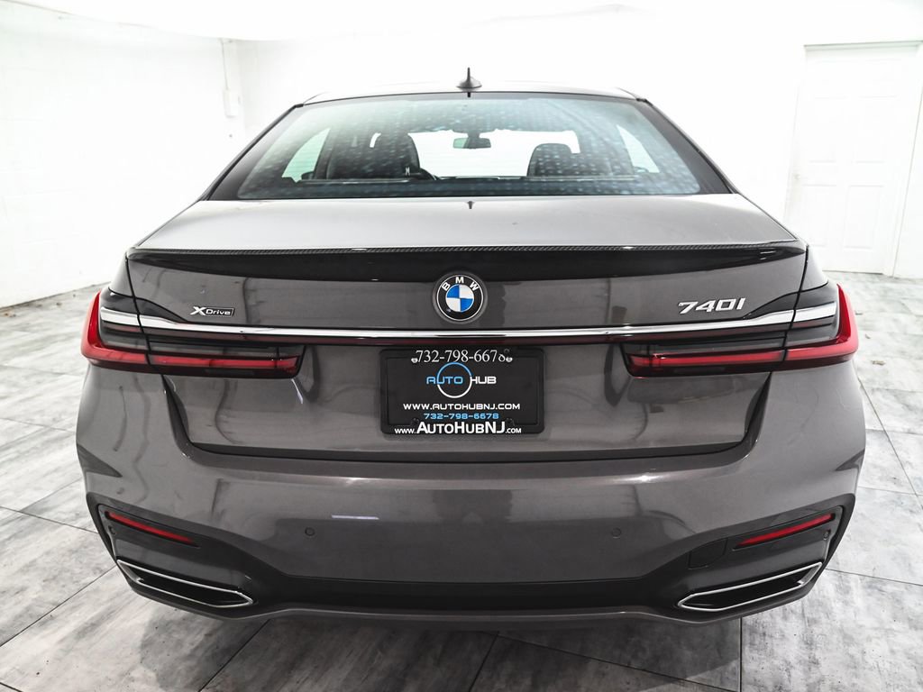 Used 2022 BMW 740i xDrive w/ M Sport Package image 5