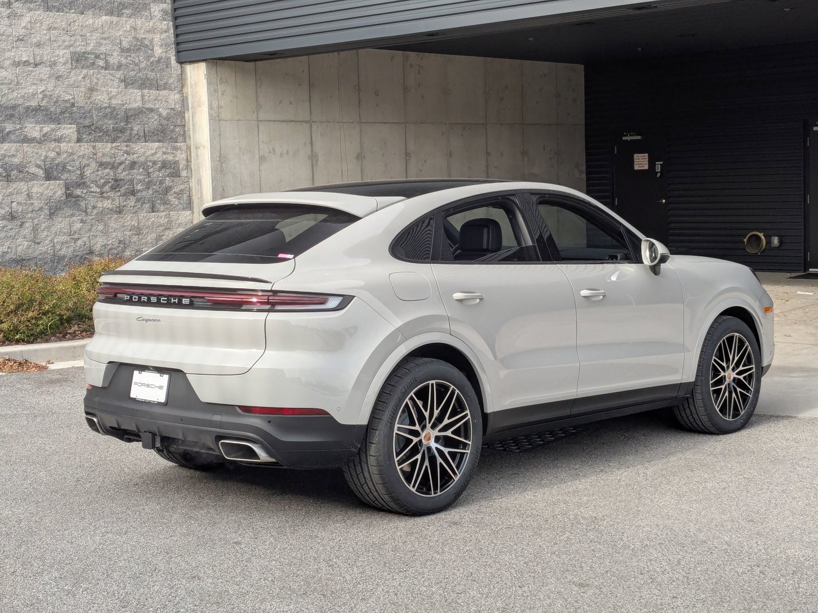 New 2026 Porsche Cayenne Coupe AWD/4WD image 9