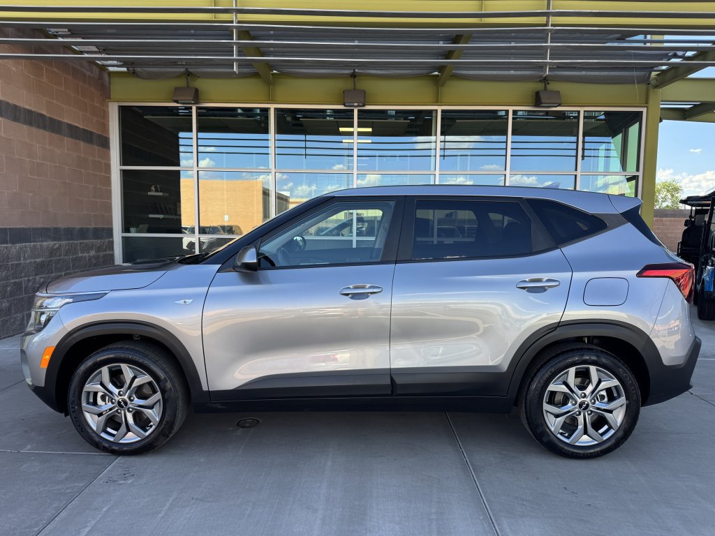 Used 2024 Kia Seltos LX AWD/4WD image 7