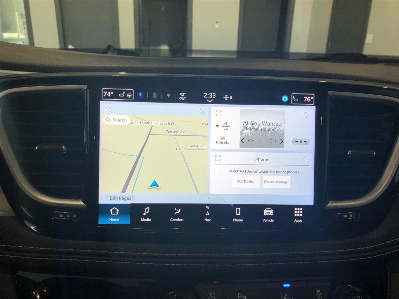 Used 2025 Chrysler Pacifica Limited image 20