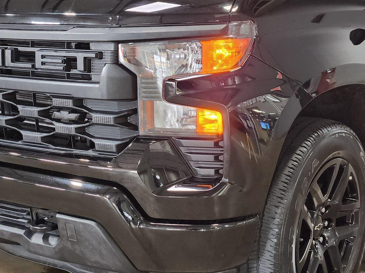 Used 2023 Chevrolet Silverado 1500 Custom AWD/4WD image 14