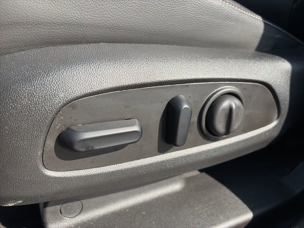 Used 2023 GMC Acadia SLT w/ LPO, Floor Liner Package image 10