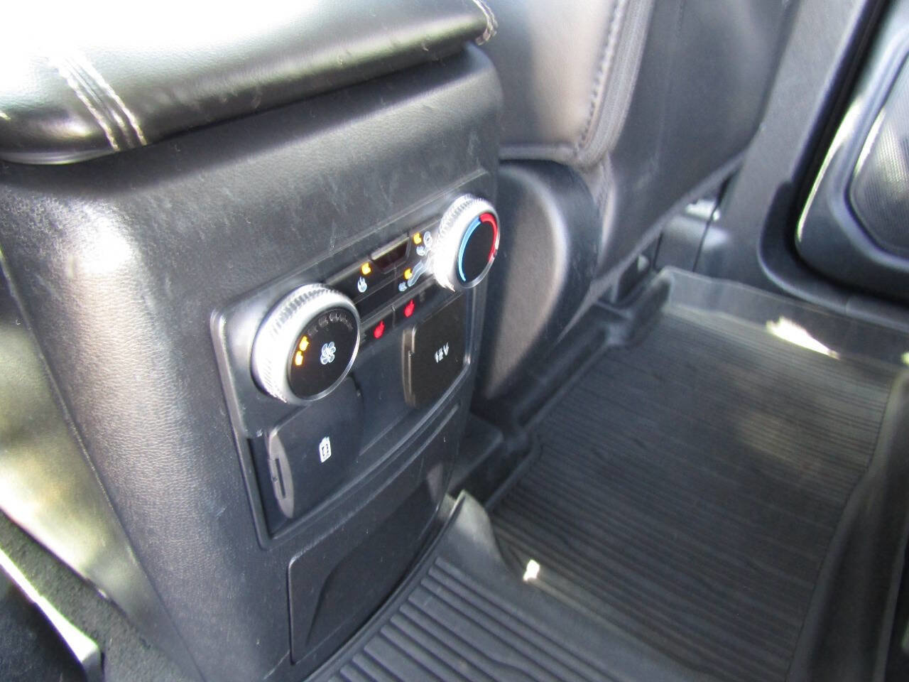 Used 2022 Ford Explorer XLT AWD/4WD image 23