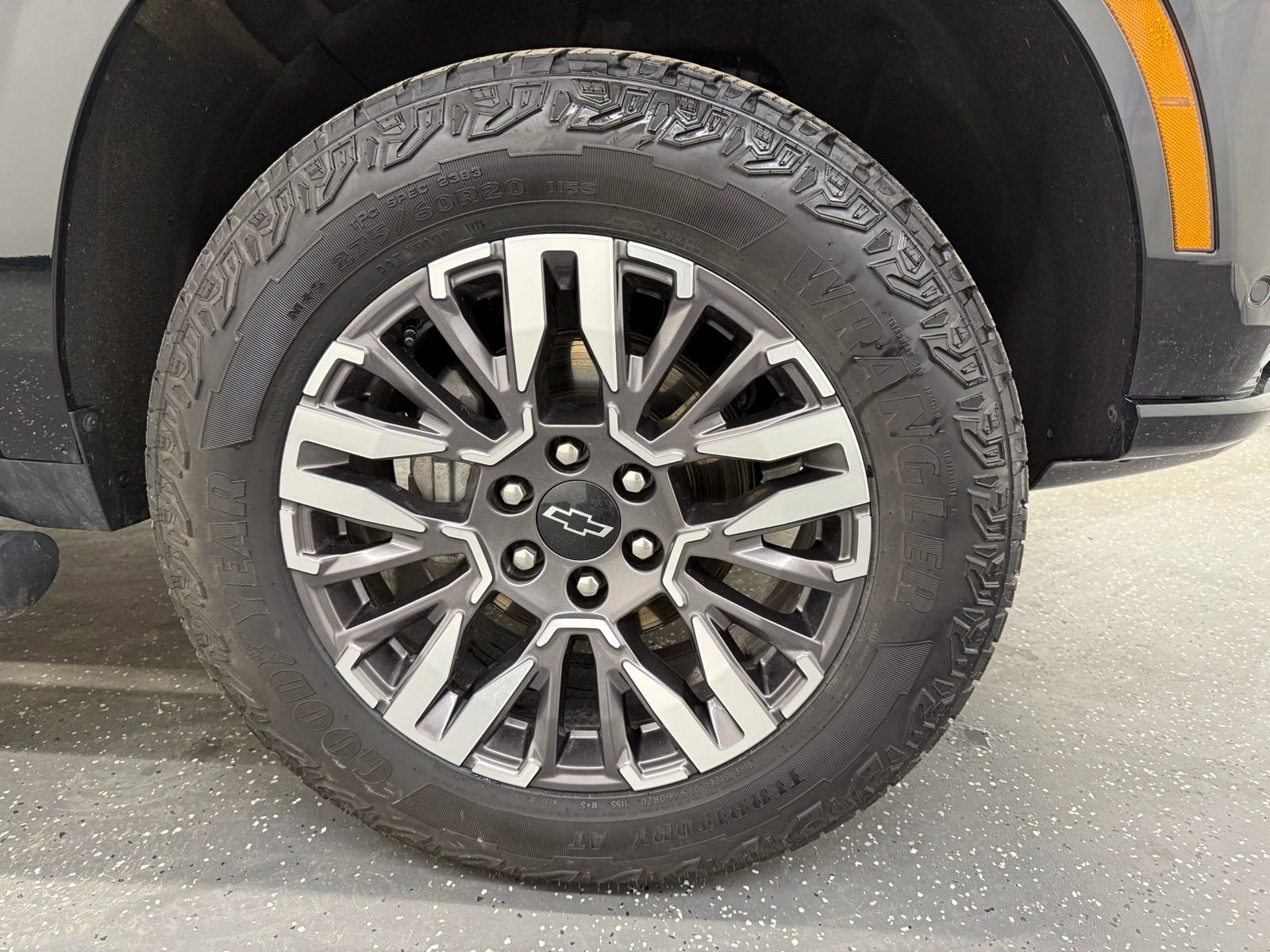 Used 2025 Chevrolet Suburban Z71 AWD/4WD image 21