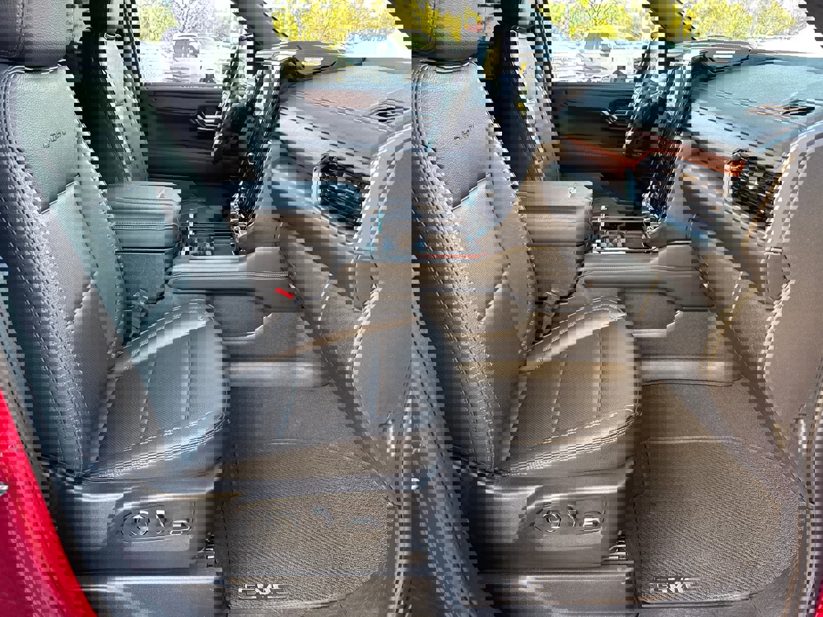 Certified 2025 GMC Yukon Denali image 17