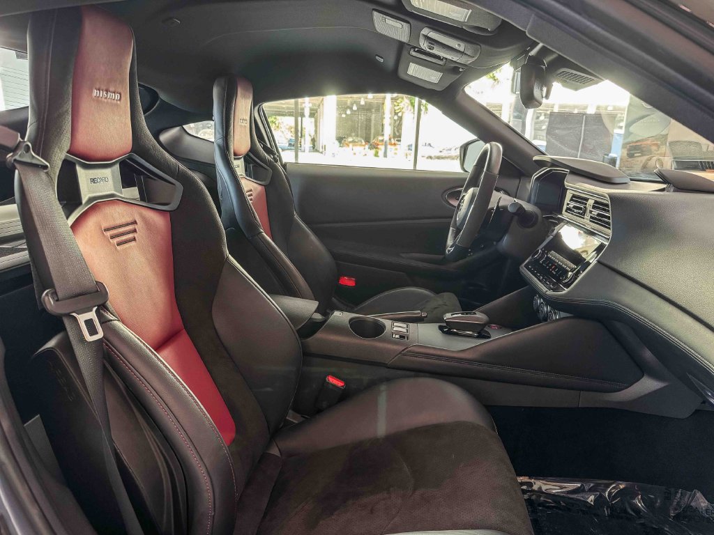Certified 2024 Nissan Z Performance w/ Floor Mat Package RWD image 15