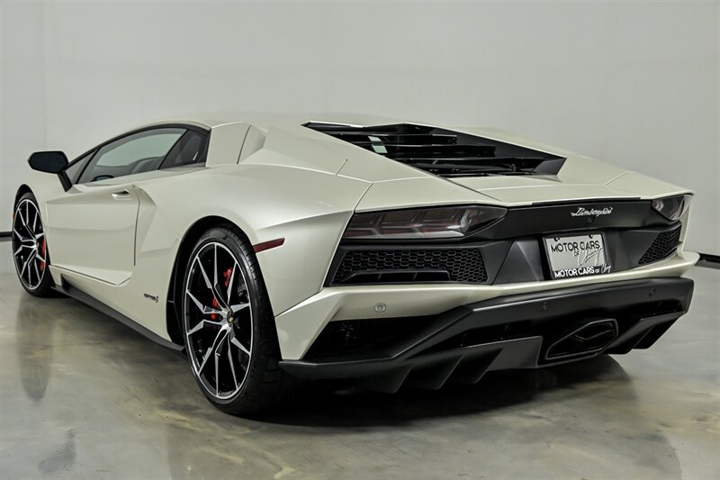 Used 2017 Lamborghini Aventador S AWD/4WD image 7
