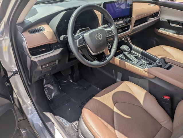 Certified 2025 Toyota Grand Highlander AWD image 9