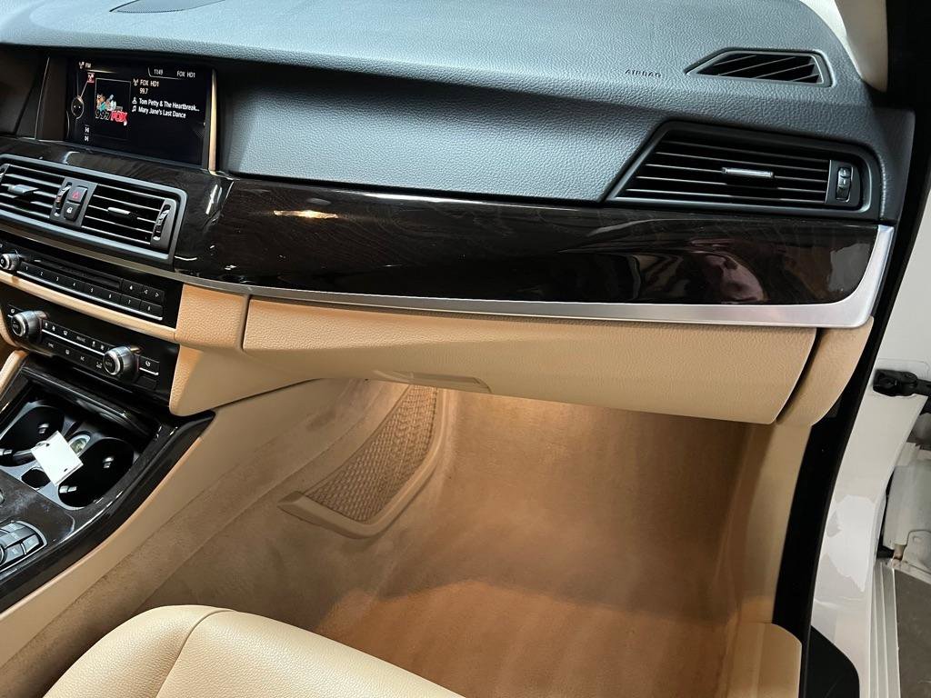 Used 2015 BMW 528i Sedan image 23