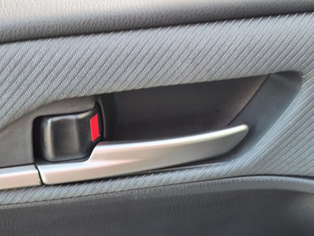 Used 2026 Toyota Camry SE FWD image 11