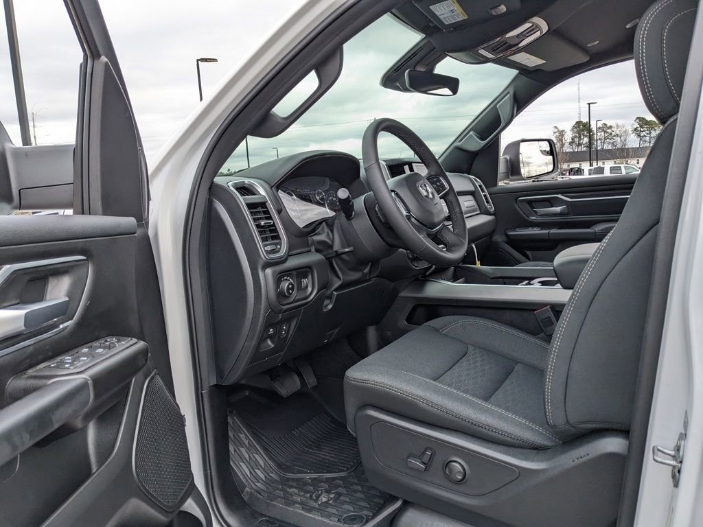 New 2026 RAM 1500 4x4 Crew Cab image 37