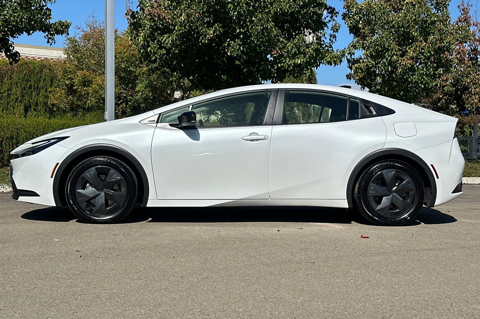 Certified 2026 Toyota Prius Plug-In Hybrid FWD image 8