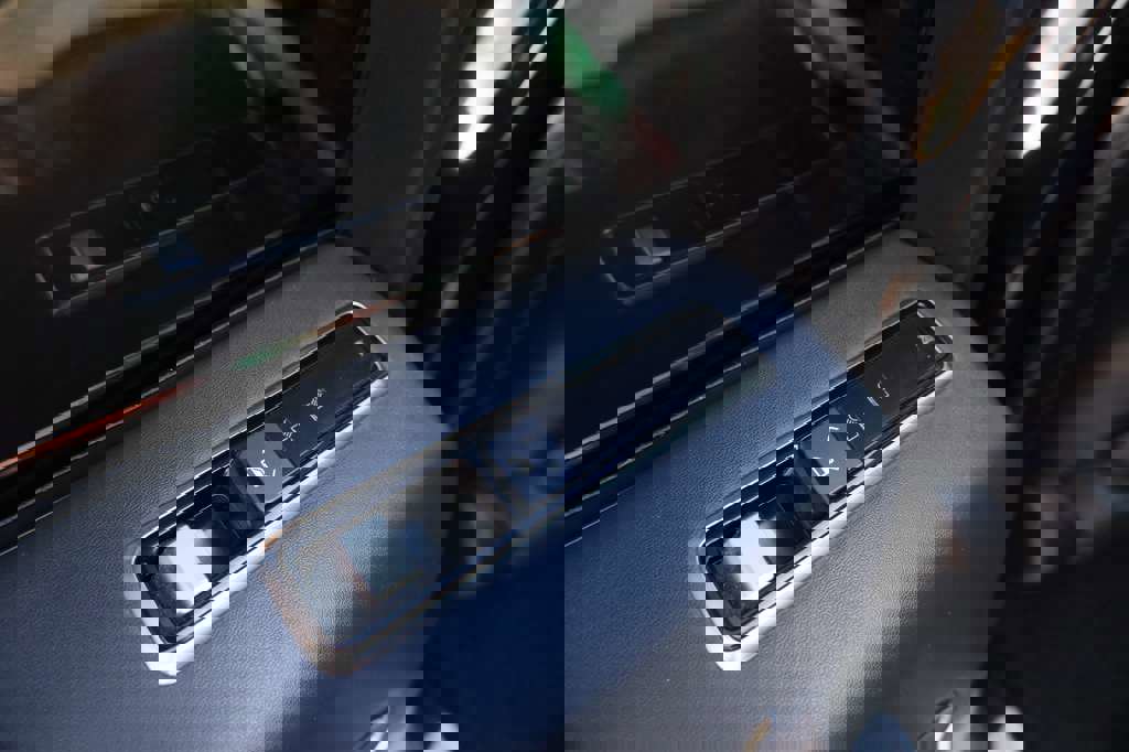 Used 2019 Land Rover Range Rover Autobiography image 26