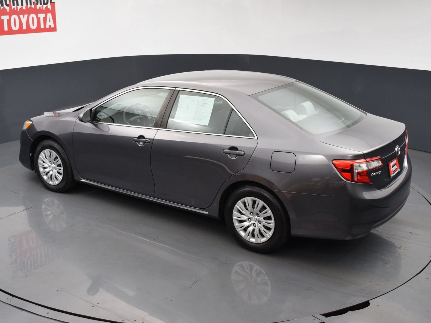 Used 2014 Toyota Camry LE FWD image 18