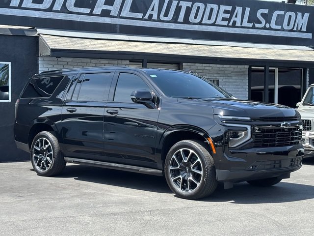 Used 2025 Chevrolet Suburban RST w/ Comfort Package AWD/4WD image 9