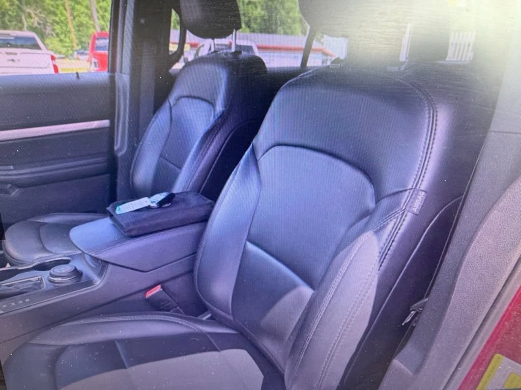 Used 2019 Ford Explorer XLT w/ Equipment Group 202A AWD/4WD image 9