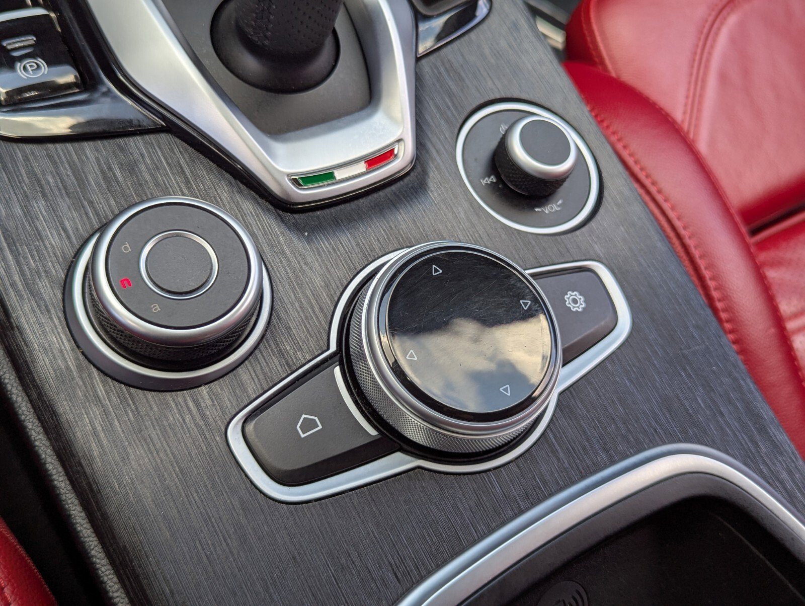 Used 2023 Alfa Romeo Stelvio Sprint RWD image 34