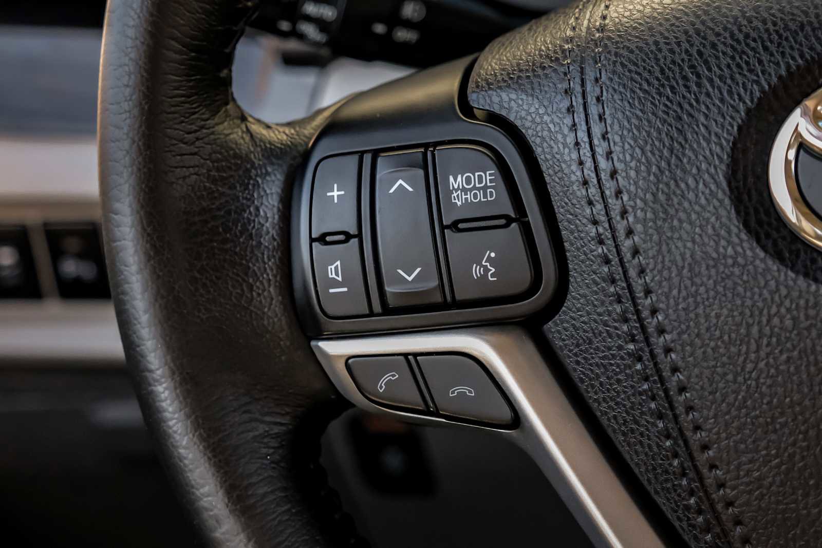 Used 2018 Toyota Sienna XLE image 19