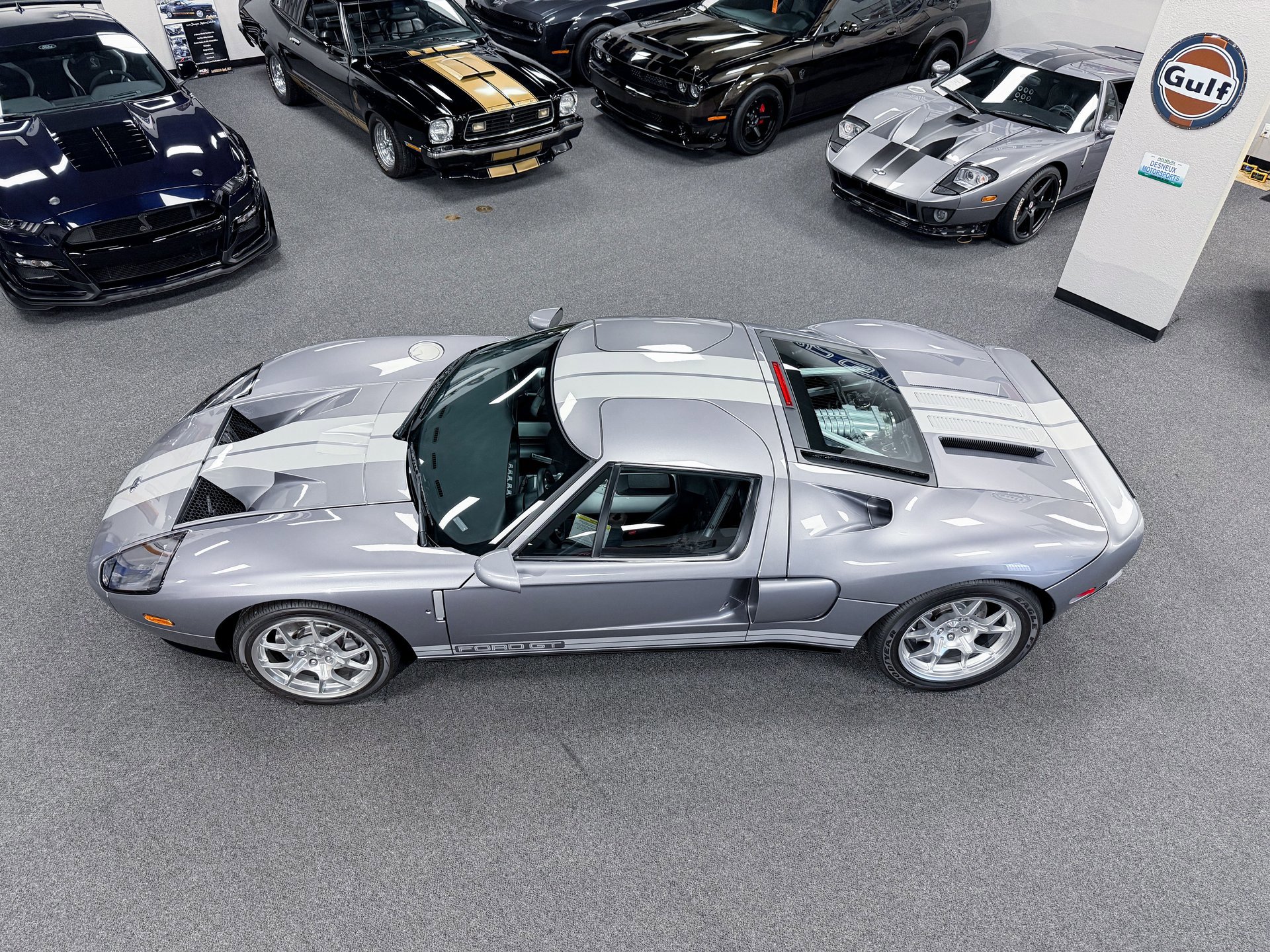Used 2006 Ford GT RWD image 9