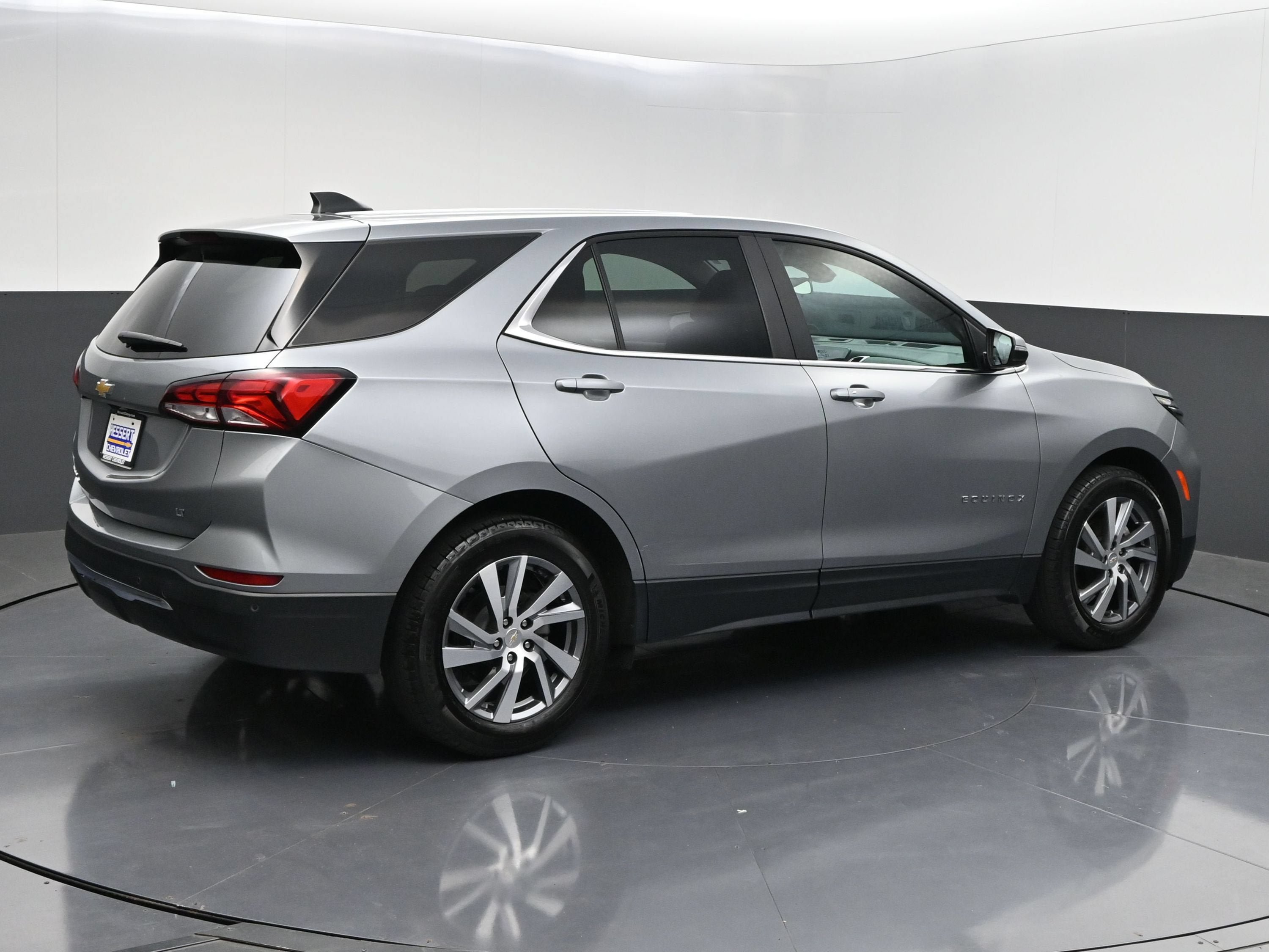 Used 2024 Chevrolet Equinox LT FWD image 7