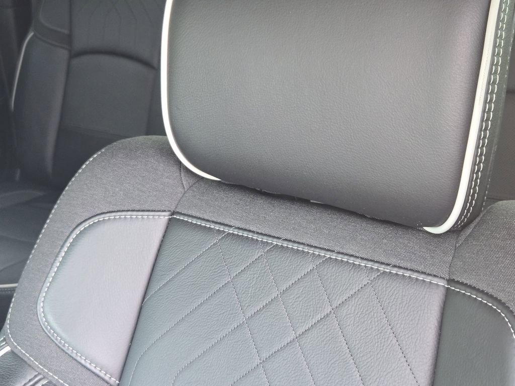 Used 2025 RAM 2500 Limited AWD/4WD image 10