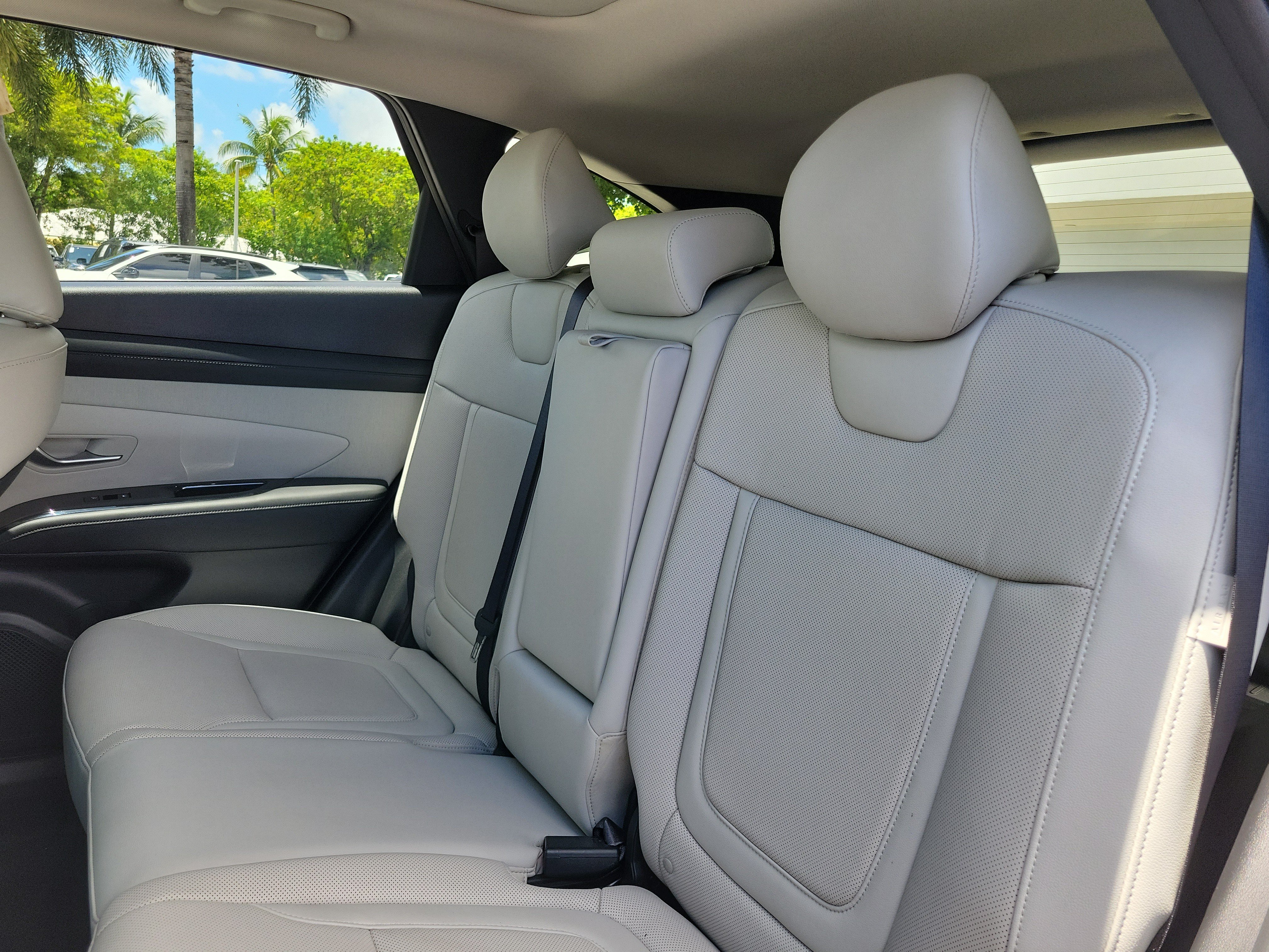 Used 2025 Hyundai Tucson Limited FWD image 14