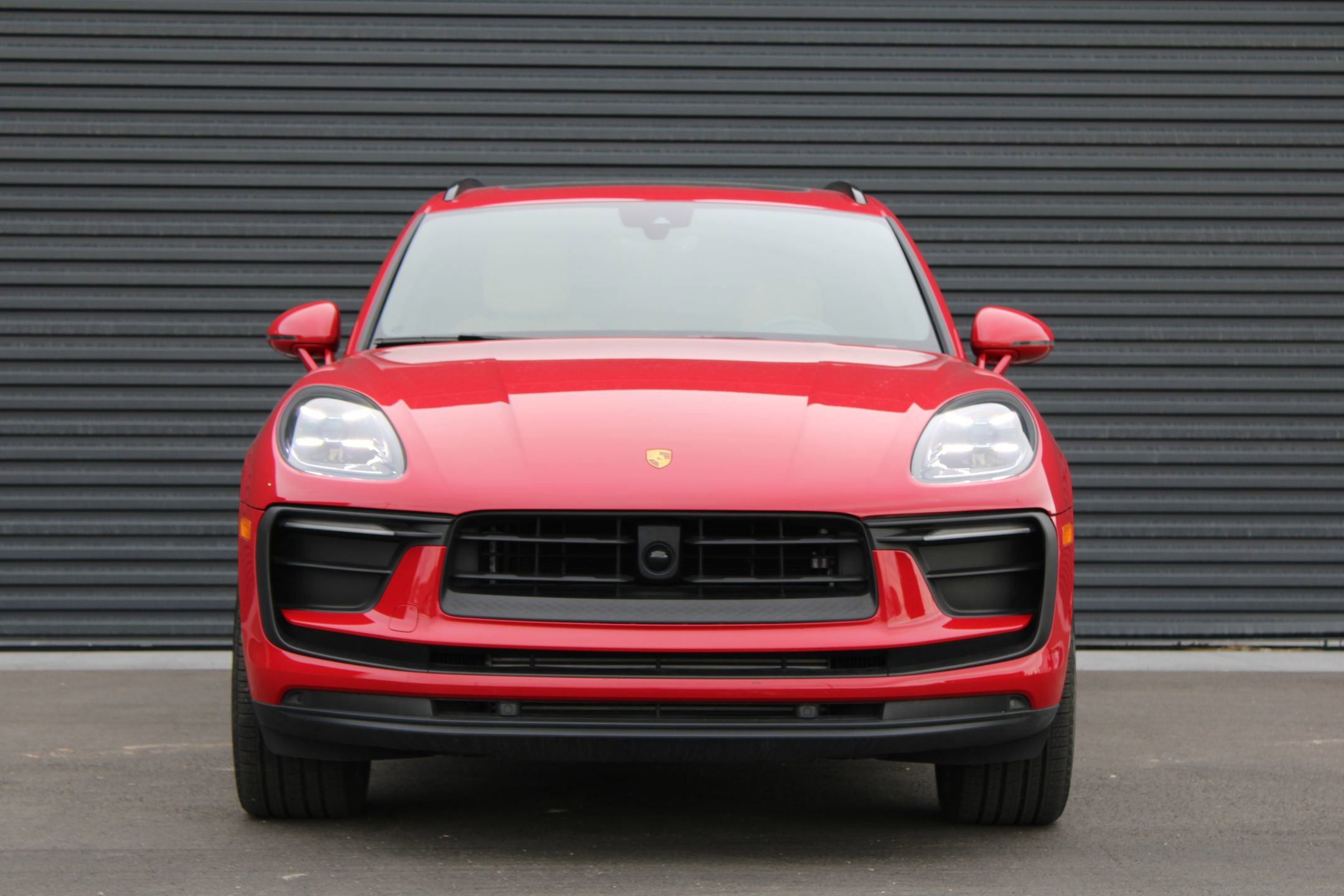 Used 2025 Porsche Macan image 6