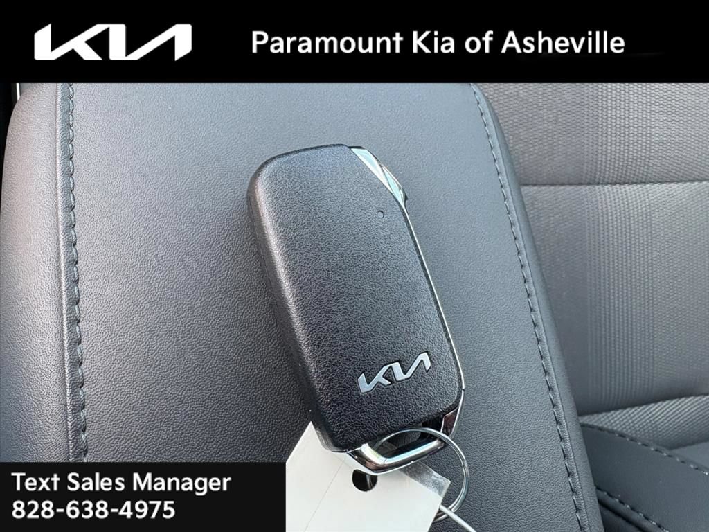 Certified 2025 Kia Niro EX FWD image 28
