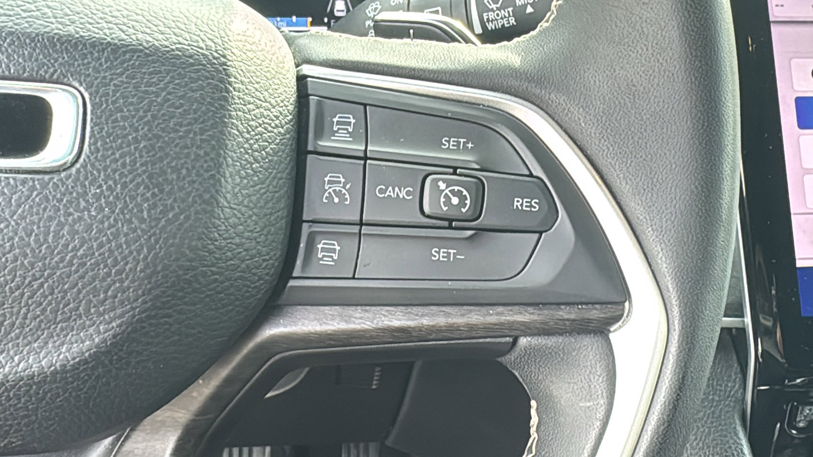 Certified 2024 Jeep Grand Cherokee L Limited w/ Luxury Tech Group II image 24