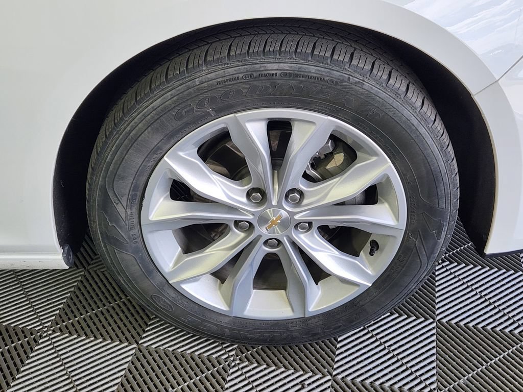Used 2025 Chevrolet Malibu LT FWD image 9