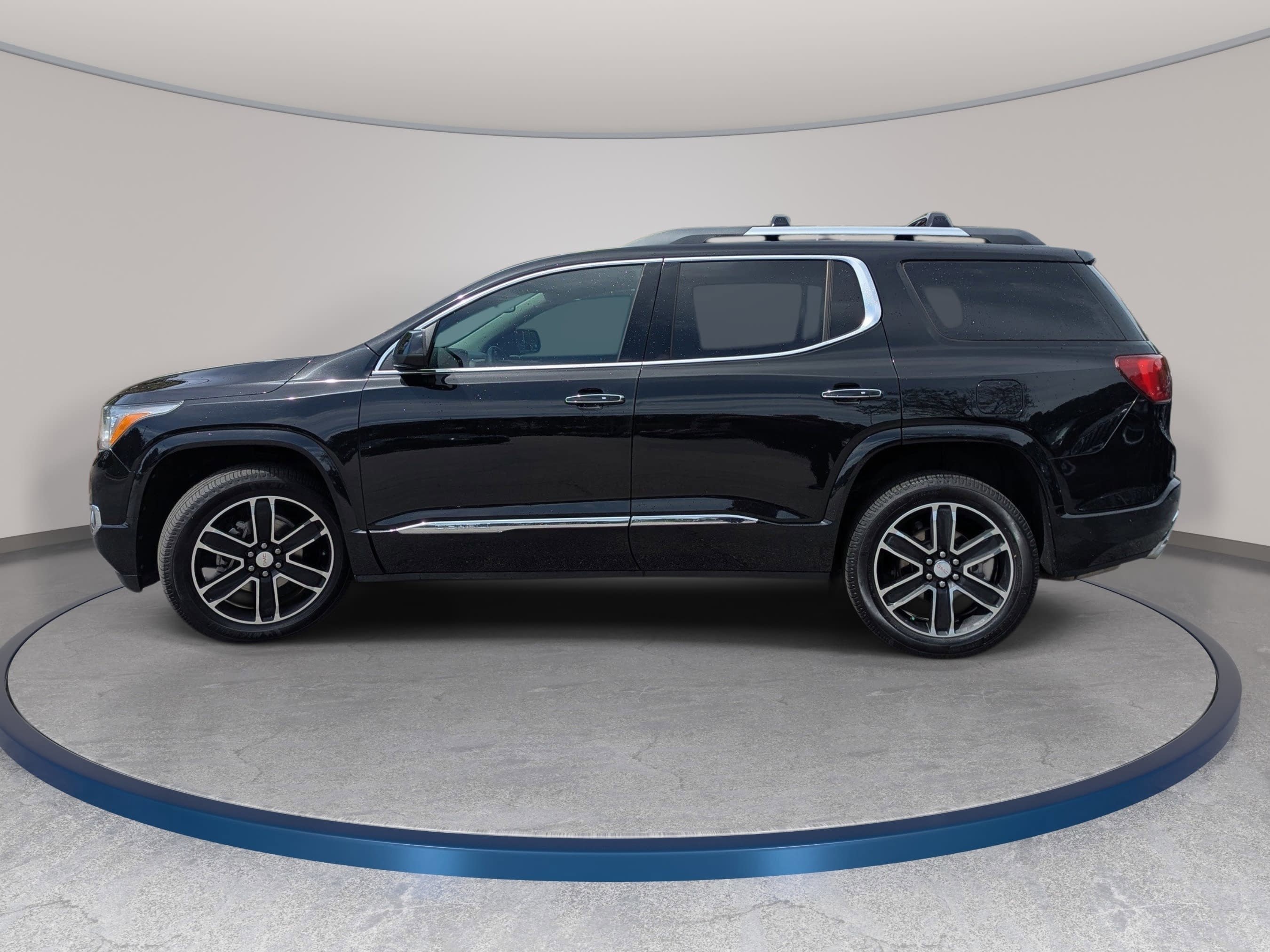 Used 2019 GMC Acadia Denali w/ Technology Package FWD image 8