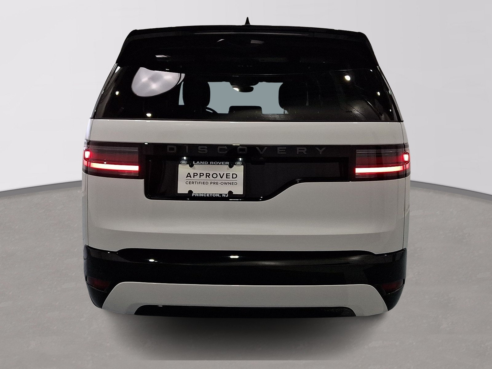 Certified 2025 Land Rover Discovery Dynamic SE AWD/4WD image 5