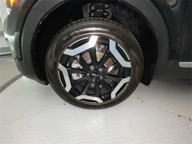 Used 2024 Kia Telluride EX w/ EX Captain's Chair Package image 10