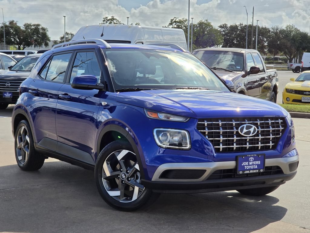 Used 2026 Hyundai Venue SEL FWD image 2