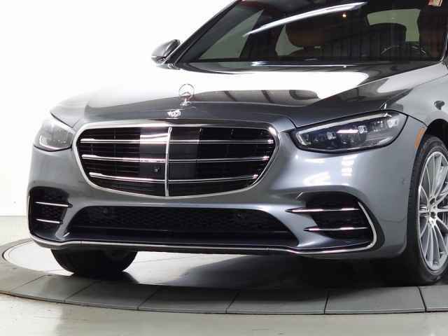 Used 2022 Mercedes-Benz S 580 4MATIC Sedan image 3