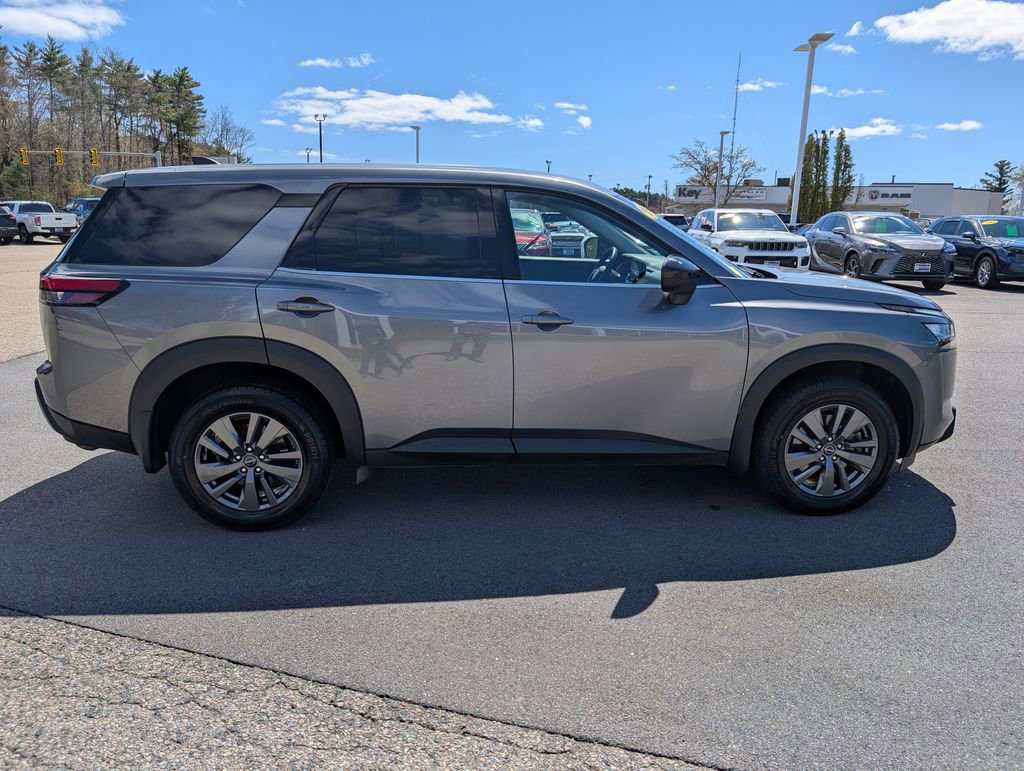 Used 2024 Nissan Pathfinder S AWD/4WD image 7