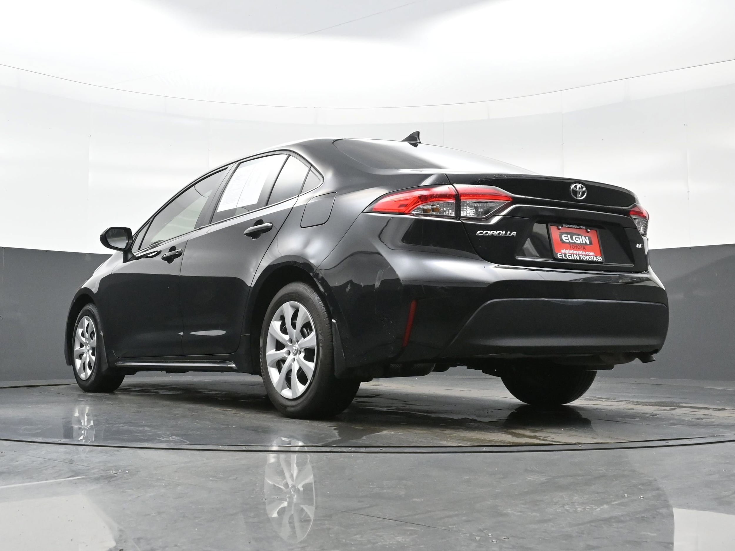Used 2025 Toyota Corolla LE FWD image 28