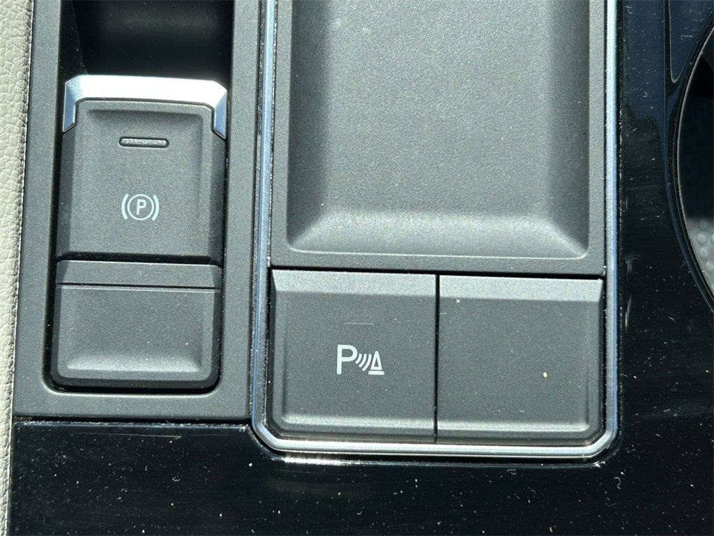 Used 2022 Volkswagen Atlas SE image 16