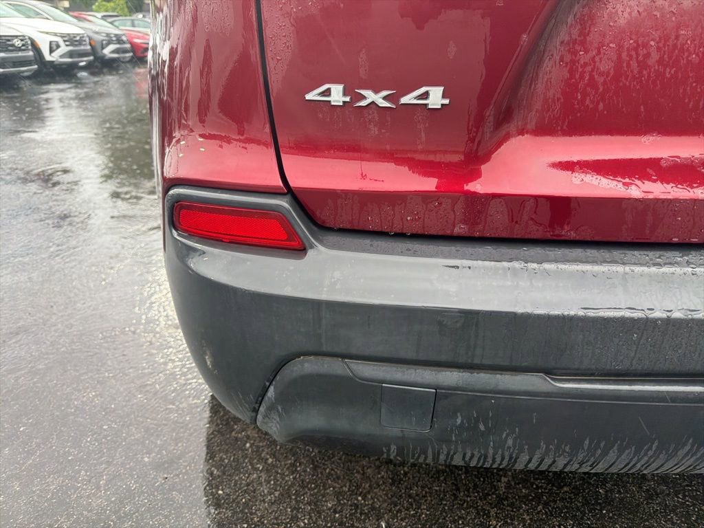 Used 2019 Jeep Cherokee Latitude w/ Popular Appearance Group AWD/4WD image 7