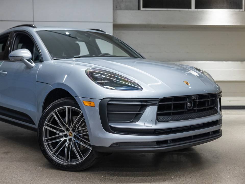 Certified 2026 Porsche Macan AWD/4WD image 8