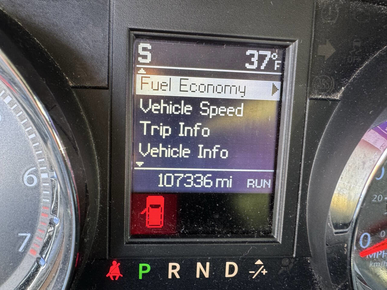 Used 2016 Chrysler Town & Country Touring image 9