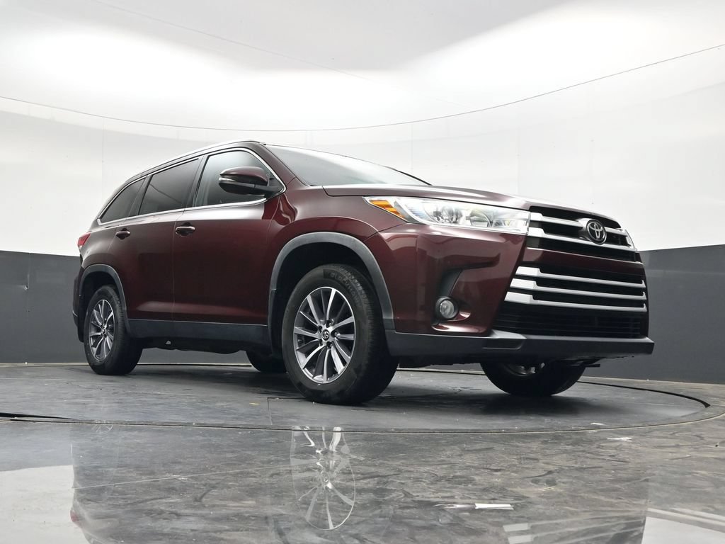 Used 2019 Toyota Highlander XLE AWD/4WD image 39