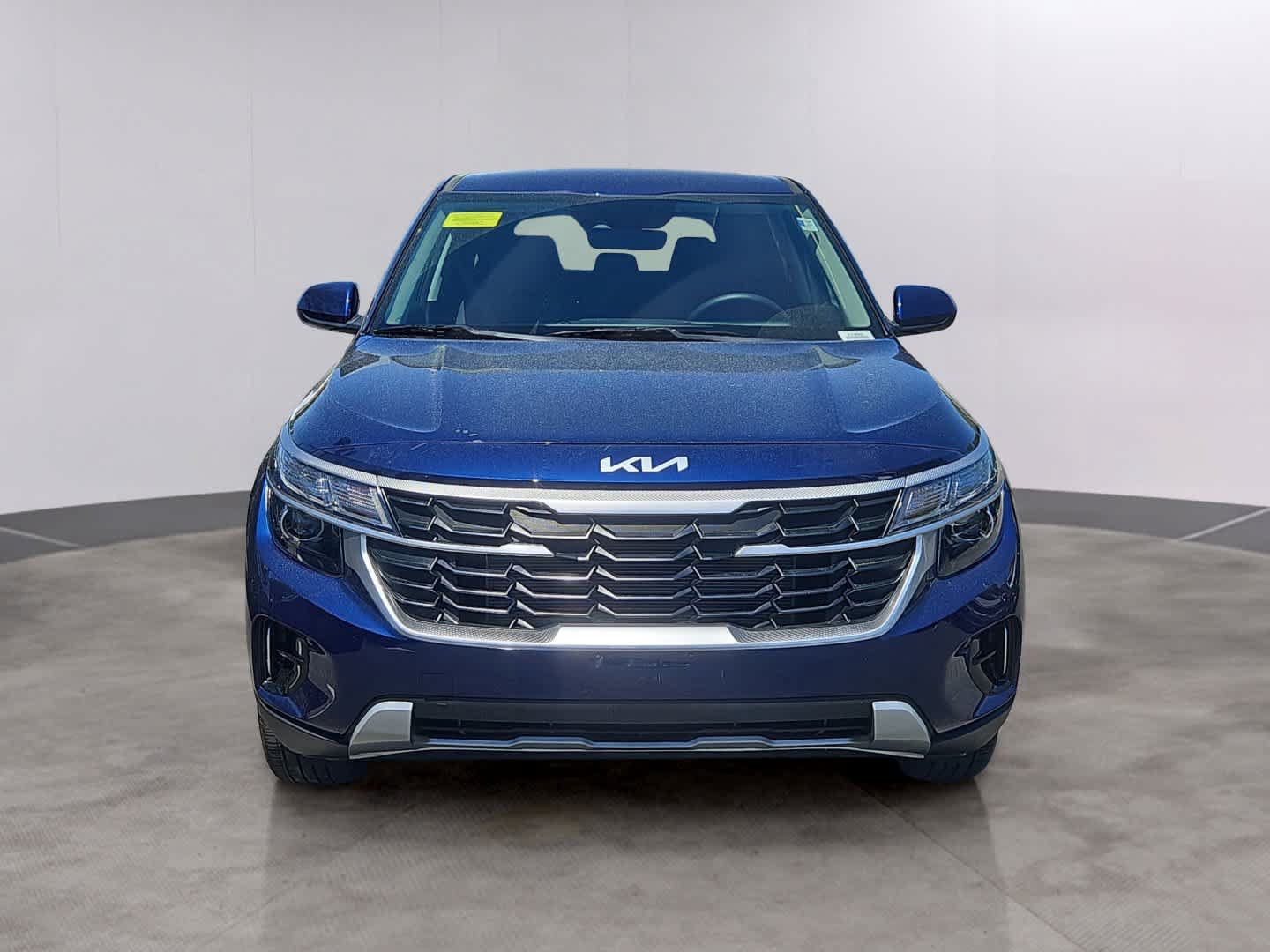 Used 2025 Kia Seltos LX AWD/4WD image 2