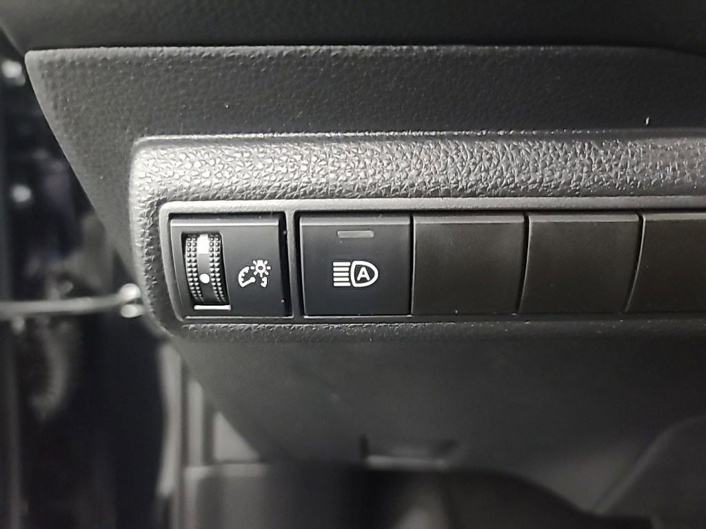 Used 2025 Toyota Corolla LE image 28