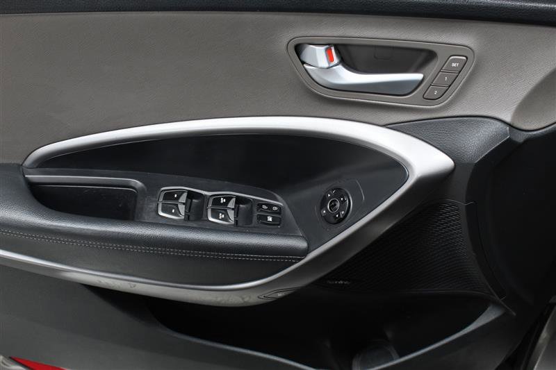 Used 2015 Hyundai Santa Fe Sport 2.0T w/ Option Group 05 AWD/4WD image 15