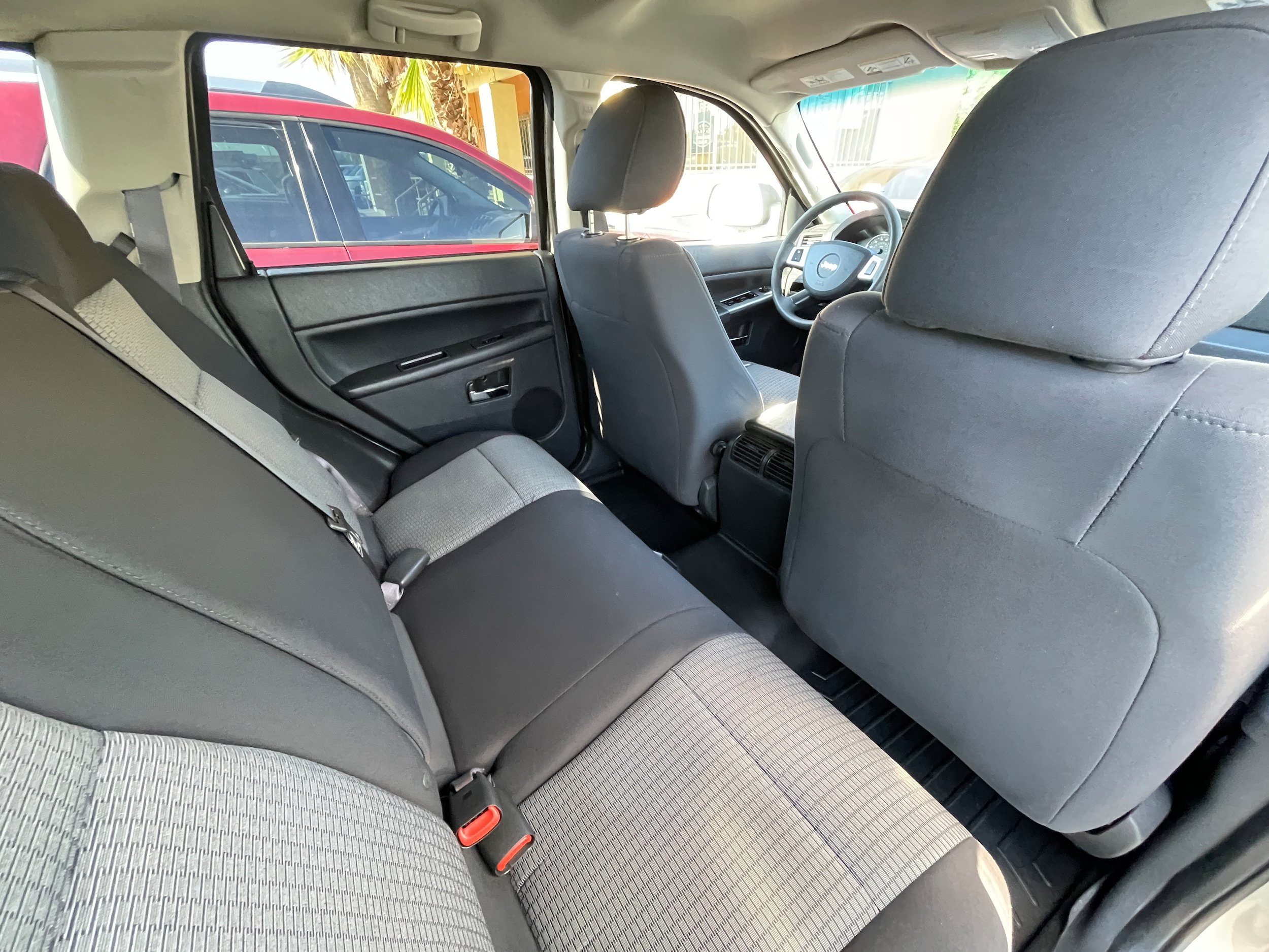 Used 2010 Jeep Grand Cherokee Laredo AWD/4WD image 20