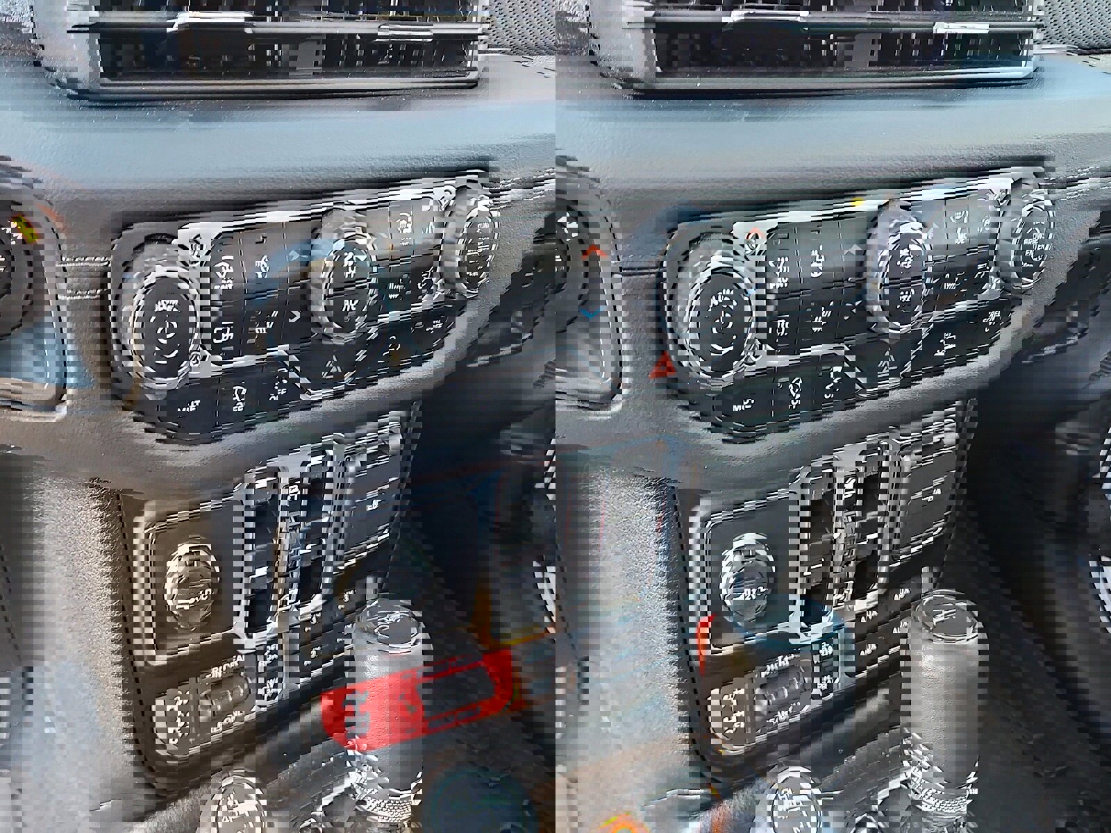 Used 2024 Jeep Gladiator Rubicon w/ Technology Group image 14