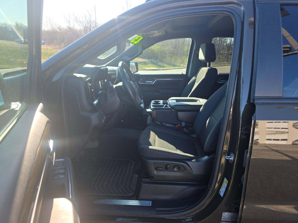 Used 2023 Chevrolet Silverado 1500 LT image 10